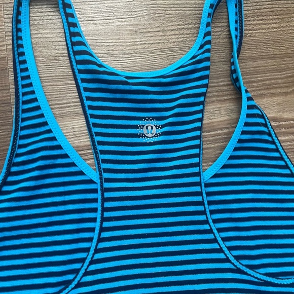 Lululemon Razorback Blue Striped Tank Top Rare Sea Wheeze Size 8 - Picture 3 of 7